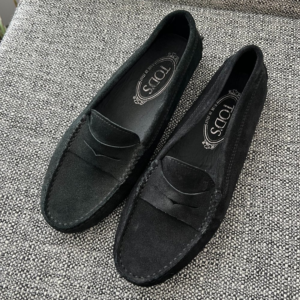 TODS GOMMINO FLAT DRIVING SHOES IN SUEDE - BLACK